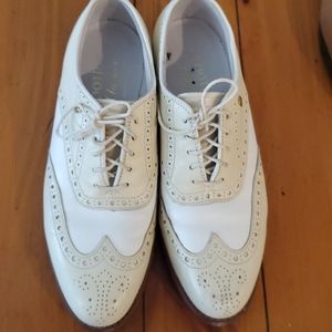 Leather golf shoes